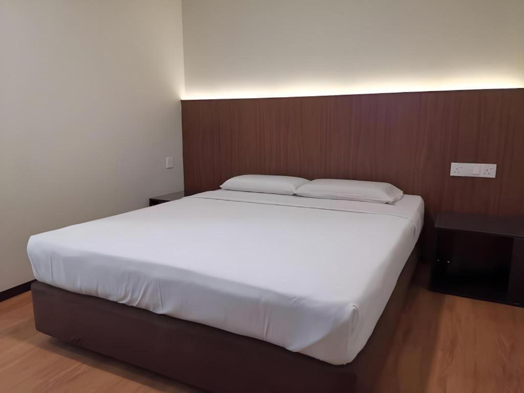Hotel Holiday Kota Kinabalu Kültér fotó