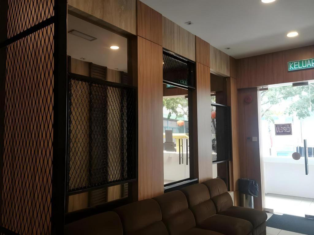 Hotel Holiday Kota Kinabalu Kültér fotó