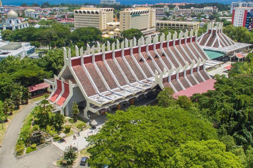 Hotel Holiday Kota Kinabalu Kültér fotó