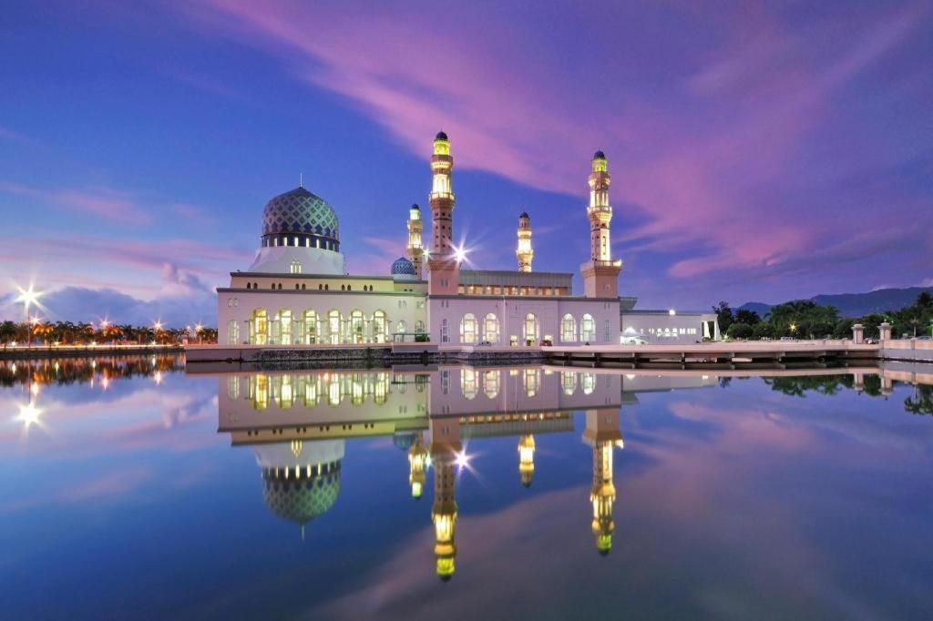 Hotel Holiday Kota Kinabalu Kültér fotó