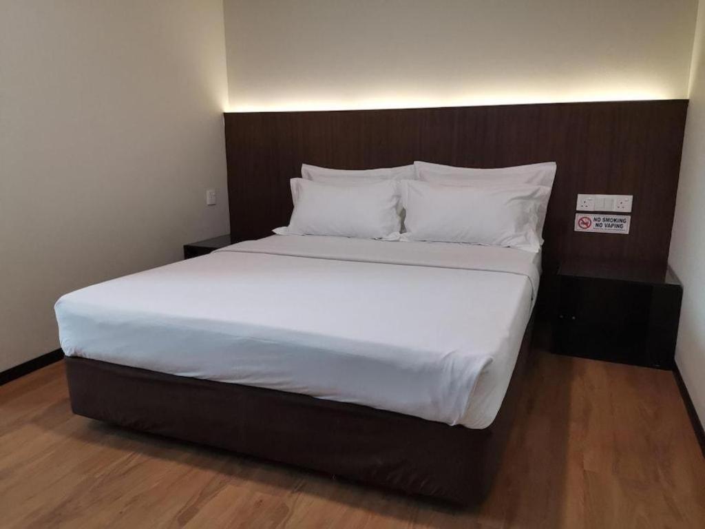 Hotel Holiday Kota Kinabalu Kültér fotó