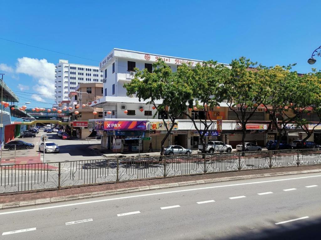 Hotel Holiday Kota Kinabalu Kültér fotó