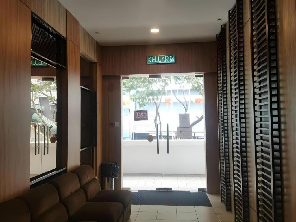 Hotel Holiday Kota Kinabalu Kültér fotó